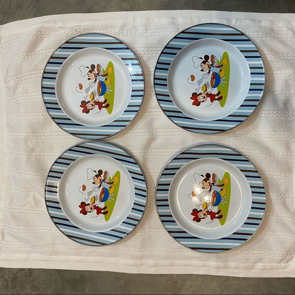 Disney Store Metal Plates Mickey and Minnie Mouse barbecue hamburgers